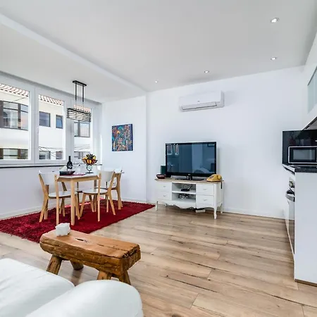 T2 Tiles Apartman *