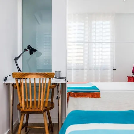 T2 Tiles Apartment Estoril
